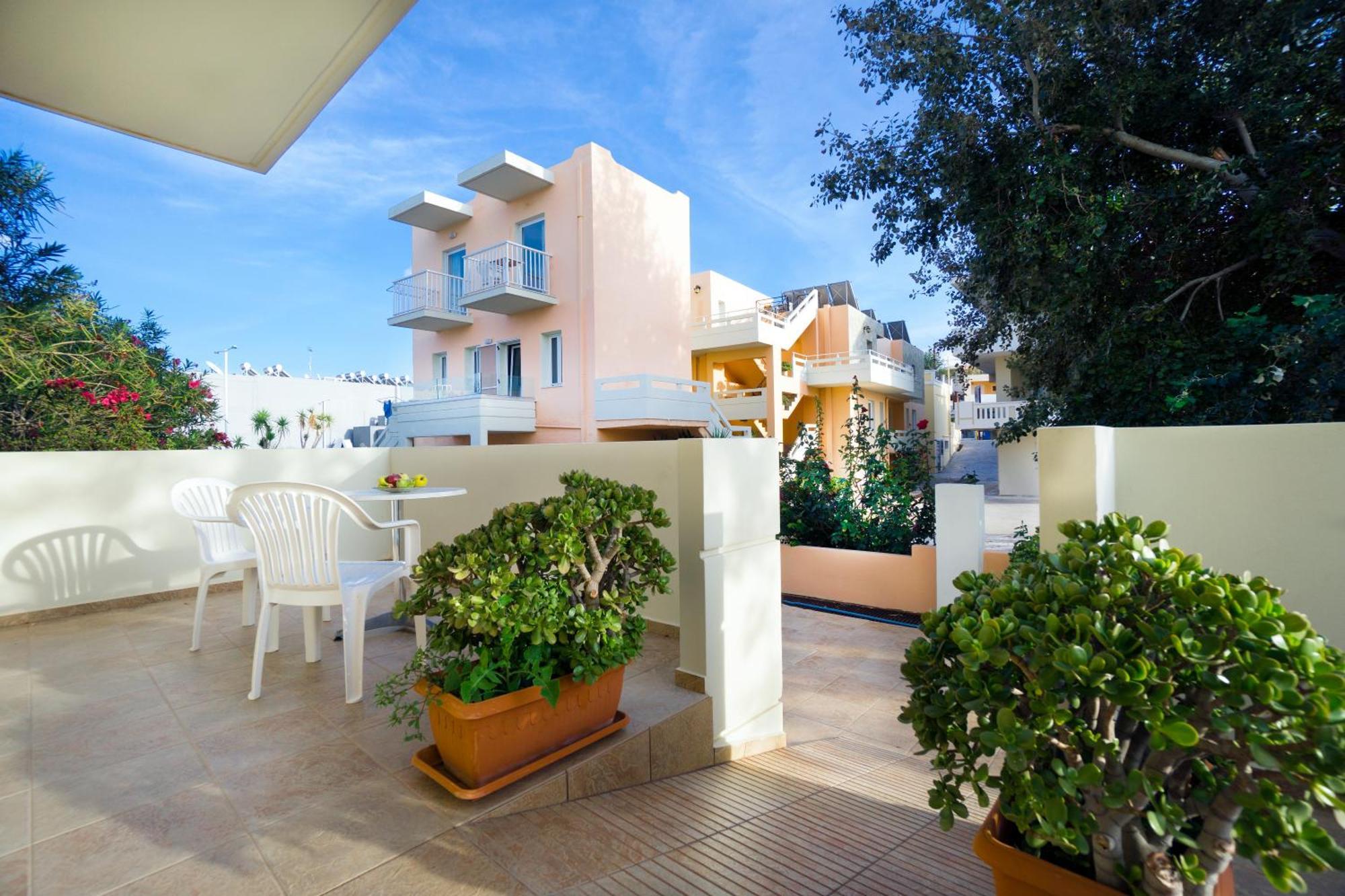 Georgina Aparthotel Agia Marina  Exterior photo